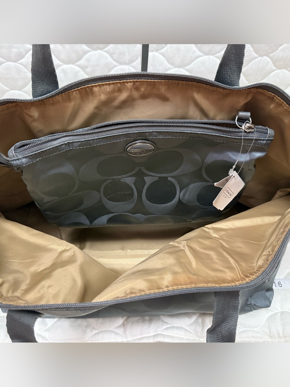 Coach Getaway Silver/Gray Signature Nylon Packable Weekender with Matching Pouch - Picture 4 of 13
